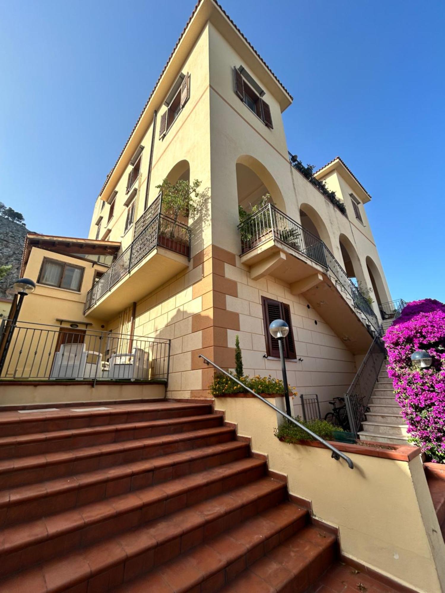 Mondello Suite Apartment Екстер'єр фото