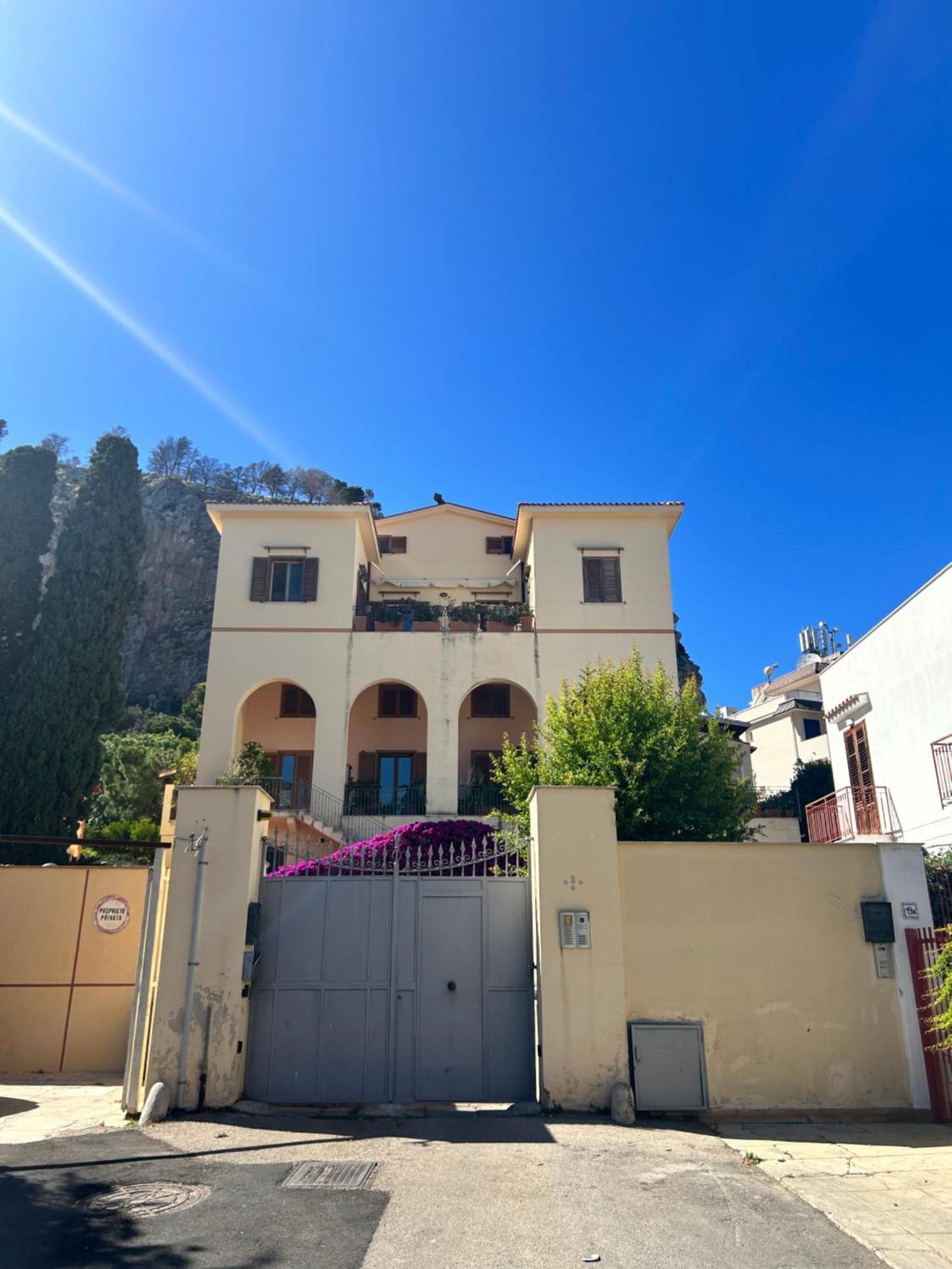 Mondello Suite Apartment Екстер'єр фото